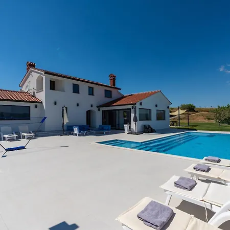 Panorama * Vrh (Istria)