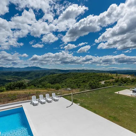 Panorama * Vrh (Istria)